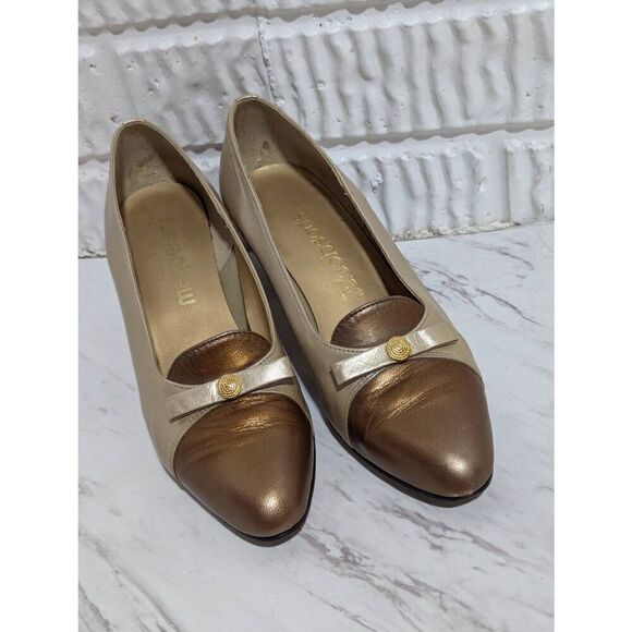 California Magdesians Women's Gold Bronze Slip-on Pump 2" Heels Size 6.5 - Picture 2 of 8